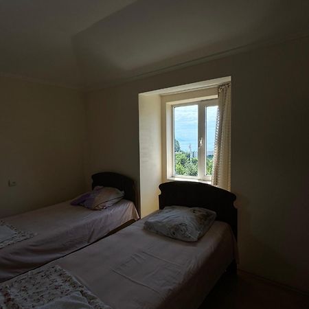 Temo'S Guesthouse Сарпи Экстерьер фото